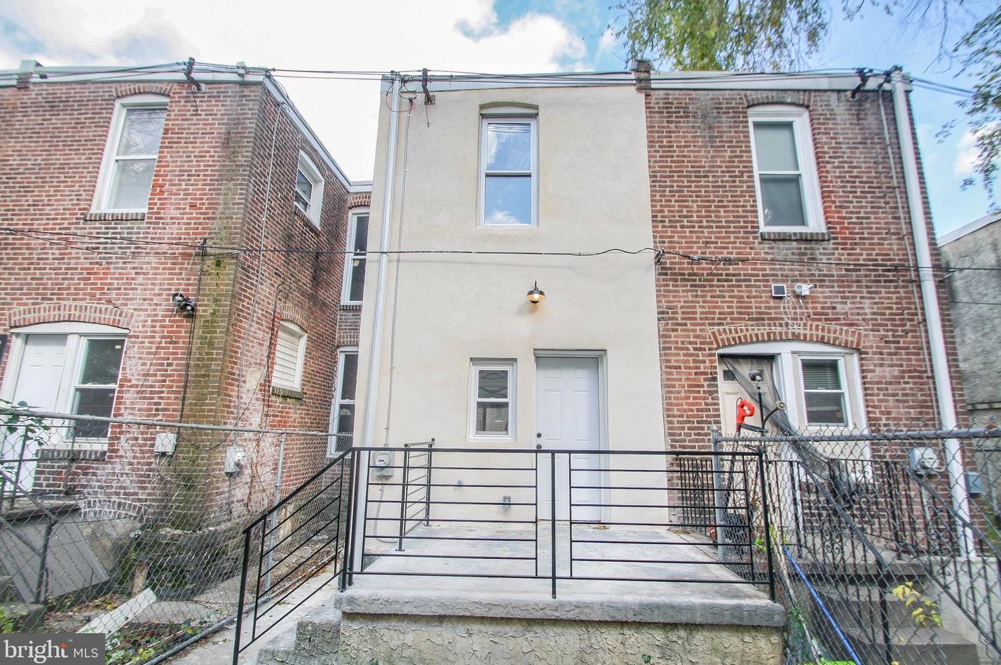 2562 Holbrook St, Philadelphia PA  19142-1708 exterior