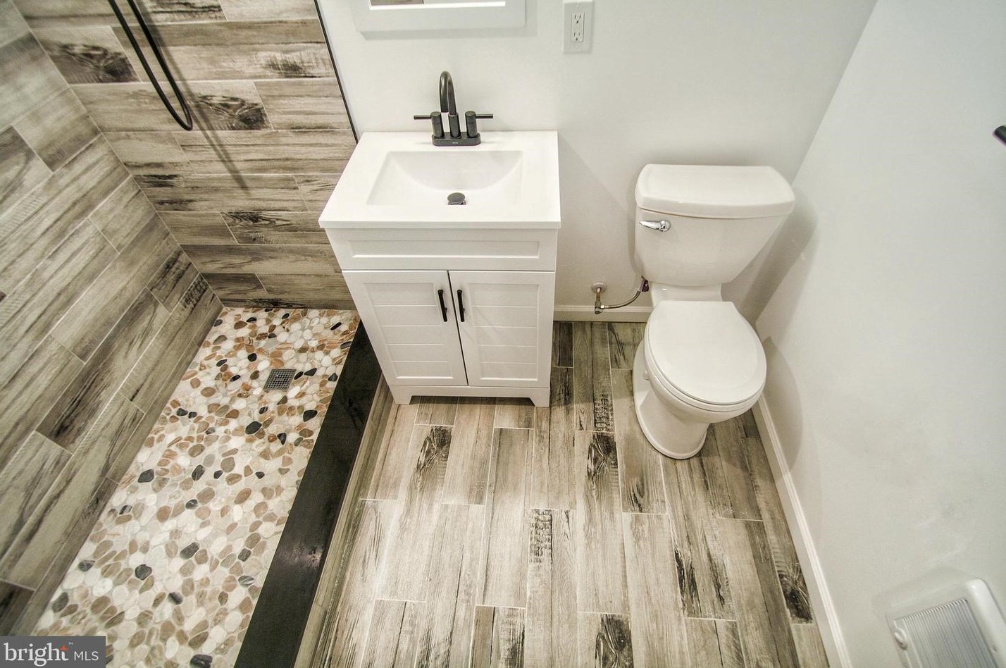 2562 Holbrook St, Philadelphia PA  19142-1708 exterior