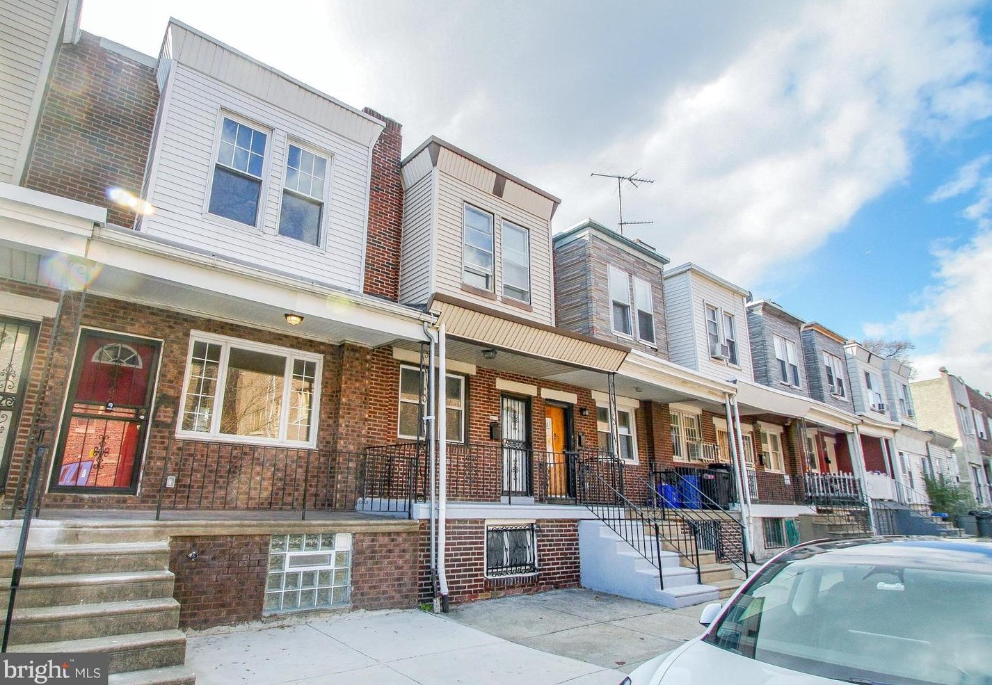 2562 Holbrook St, Philadelphia PA  19142-1708 exterior