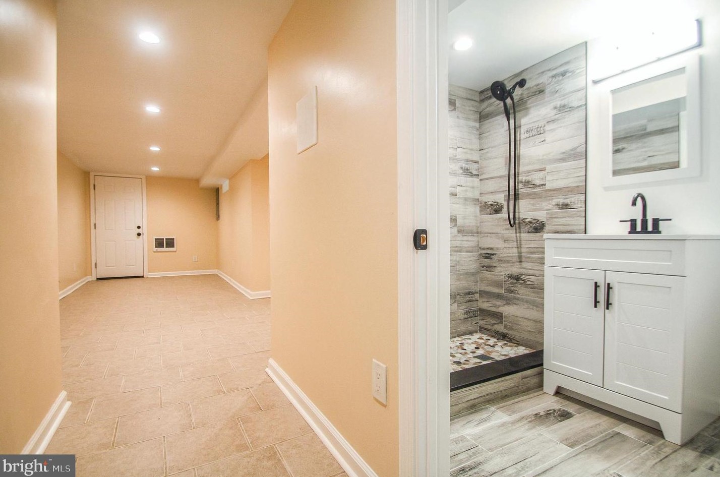 2562 Holbrook St, Philadelphia PA  19142-1708 exterior