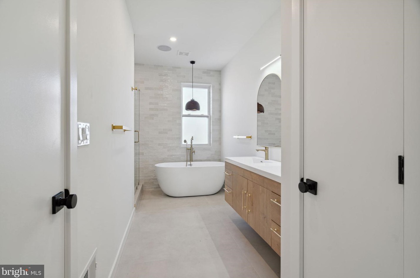2943 Cambridge St, Philadelphia PA  19130-1115 exterior