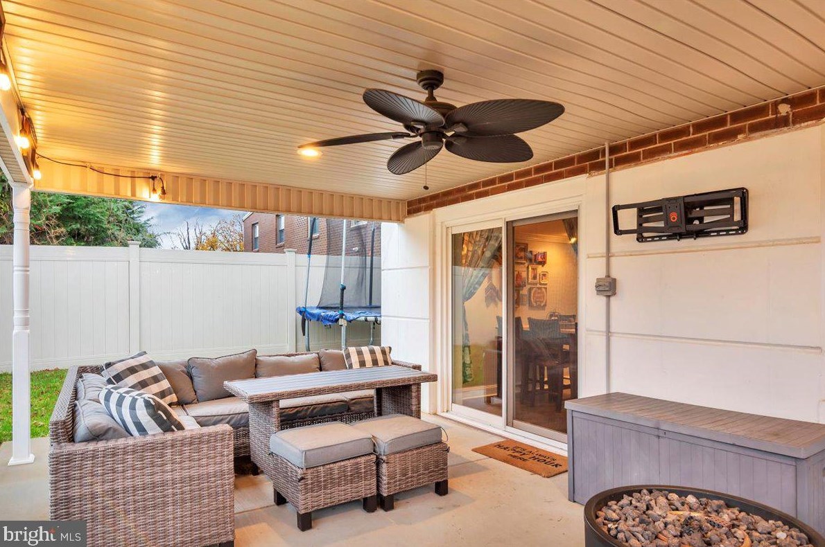 15105 Ina Dr, Philadelphia PA 19116-1450 exterior