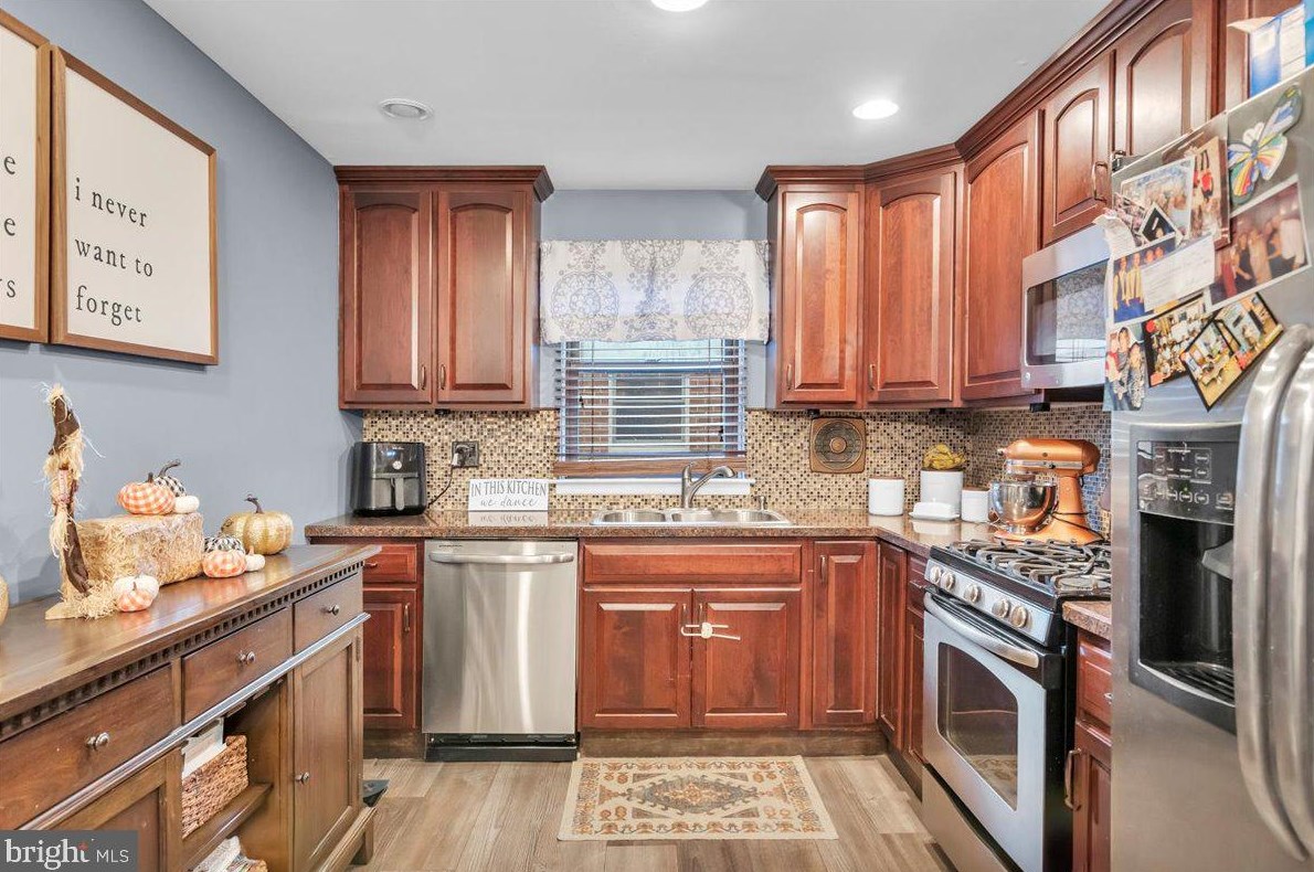 15105 Ina Dr, Philadelphia PA 19116-1450 exterior