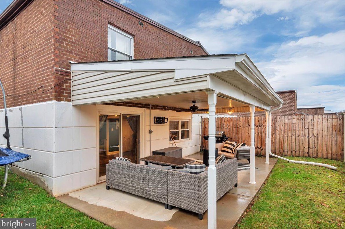 15105 Ina Dr, Philadelphia PA 19116-1450 exterior