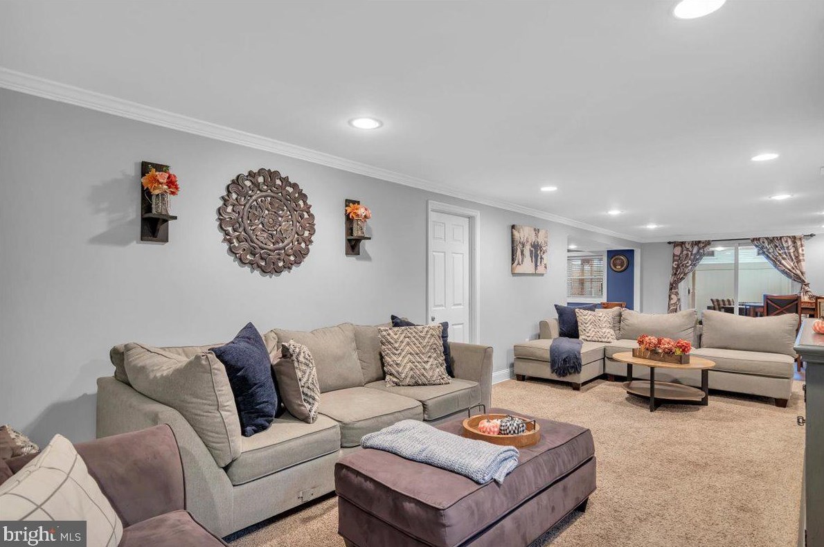 15105 Ina Dr, Philadelphia PA 19116-1450 exterior