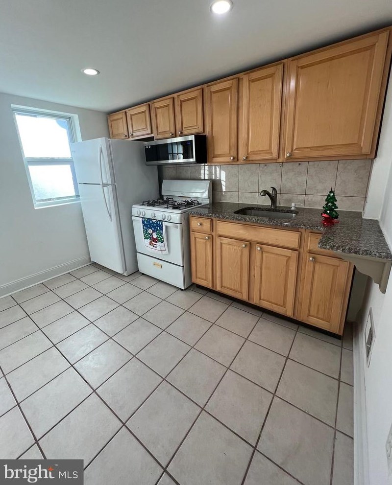 3229 Tilton St, Philadelphia PA  19134-5911 exterior