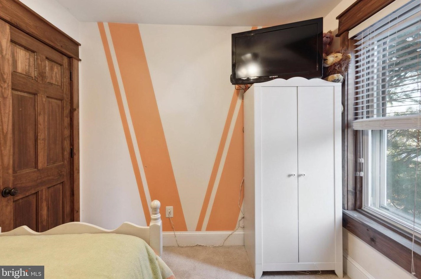 561 Dupont St, Philadelphia PA 19128-2612 exterior