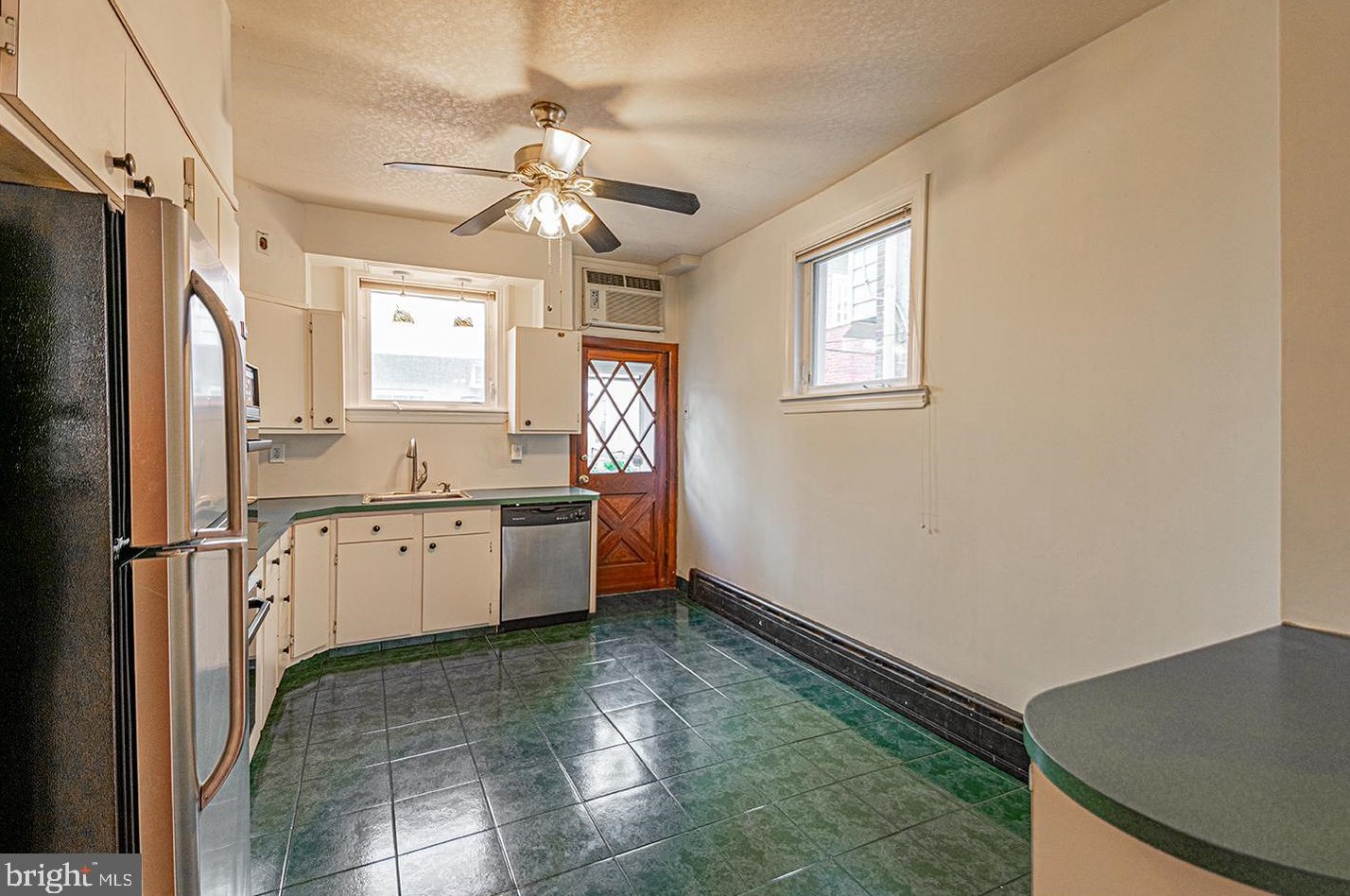 1136 Cross St, Philadelphia PA  19147-6302 exterior
