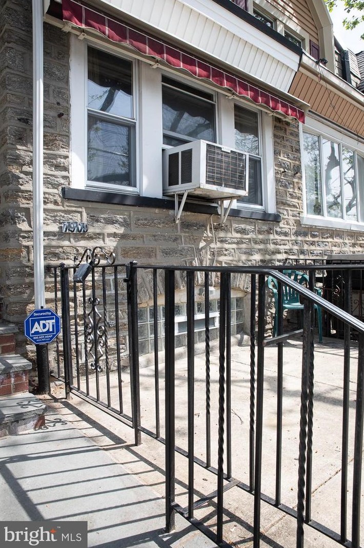 1909 72nd Ave, Philadelphia PA  19138-2701 exterior