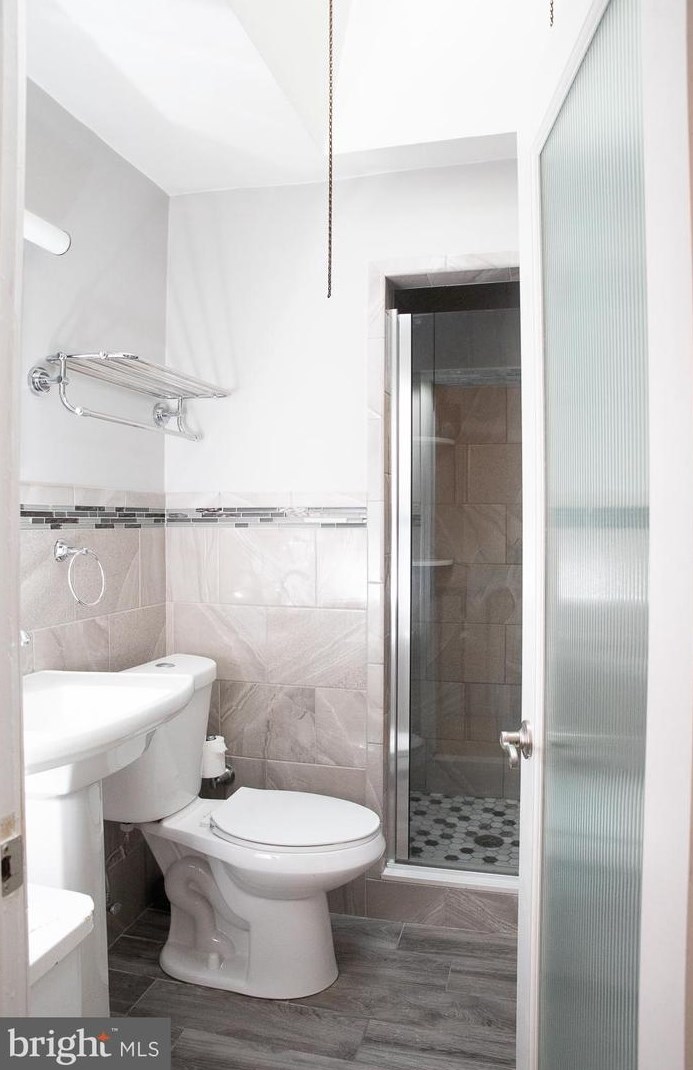 1909 72nd Ave, Philadelphia PA  19138-2701 exterior