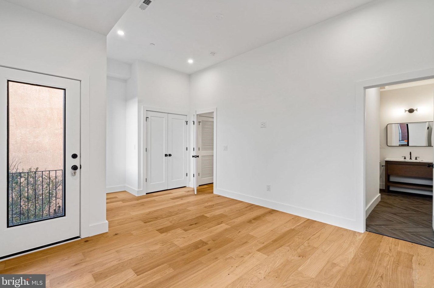 733 Uber St, Philadelphia PA  19130-2015 exterior