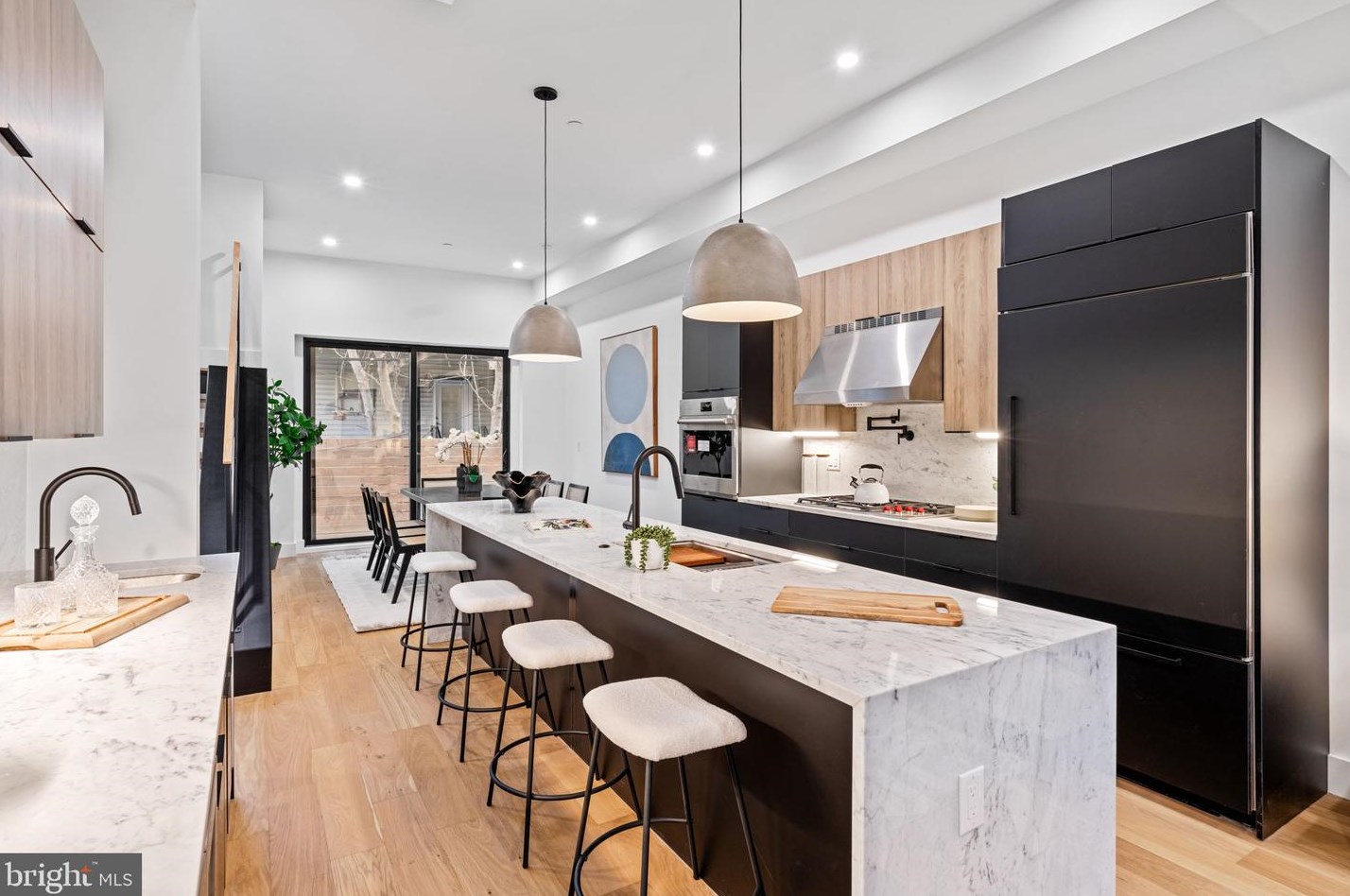 733 Uber St, Philadelphia PA  19130-2015 exterior