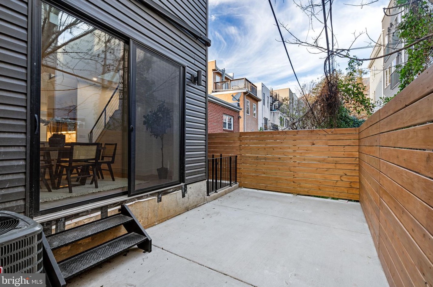 733 Uber St, Philadelphia PA  19130-2015 exterior