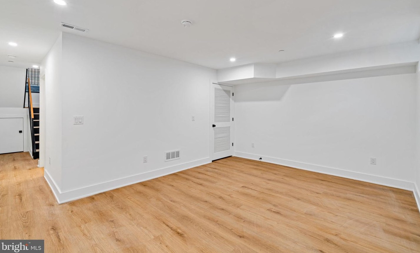 733 Uber St, Philadelphia PA  19130-2015 exterior