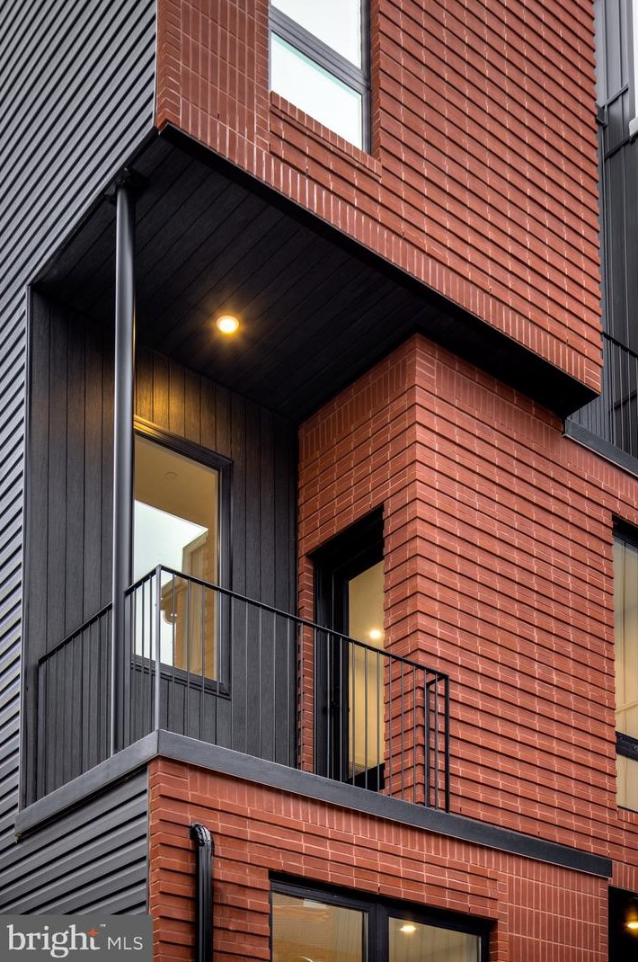 733 Uber St, Philadelphia PA  19130-2015 exterior