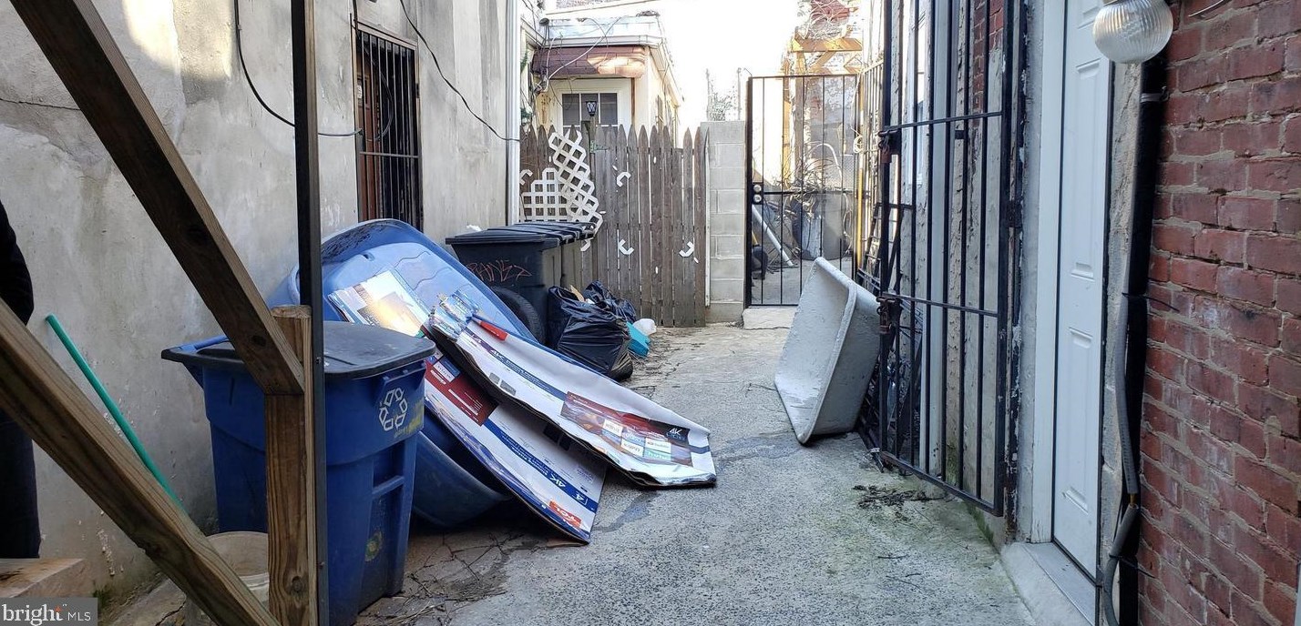 2838 Kensington Ave, Philadelphia PA 19134-1513 exterior