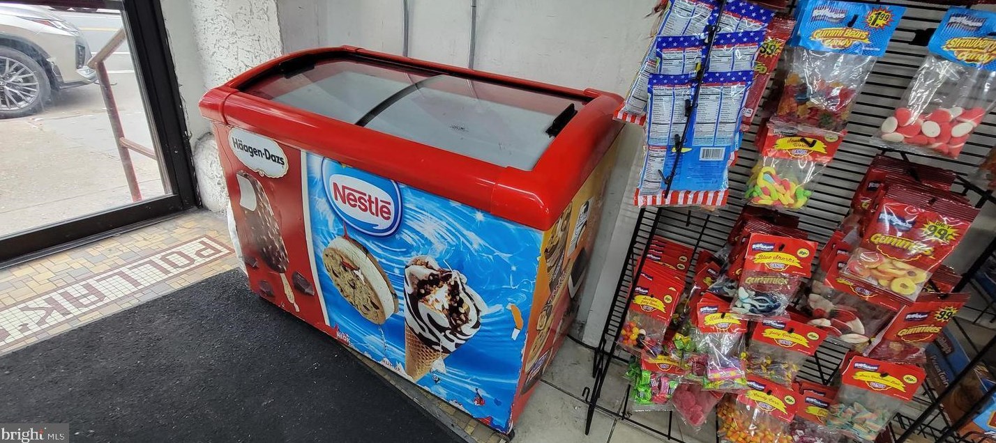 2838 Kensington Ave, Philadelphia PA 19134-1513 exterior