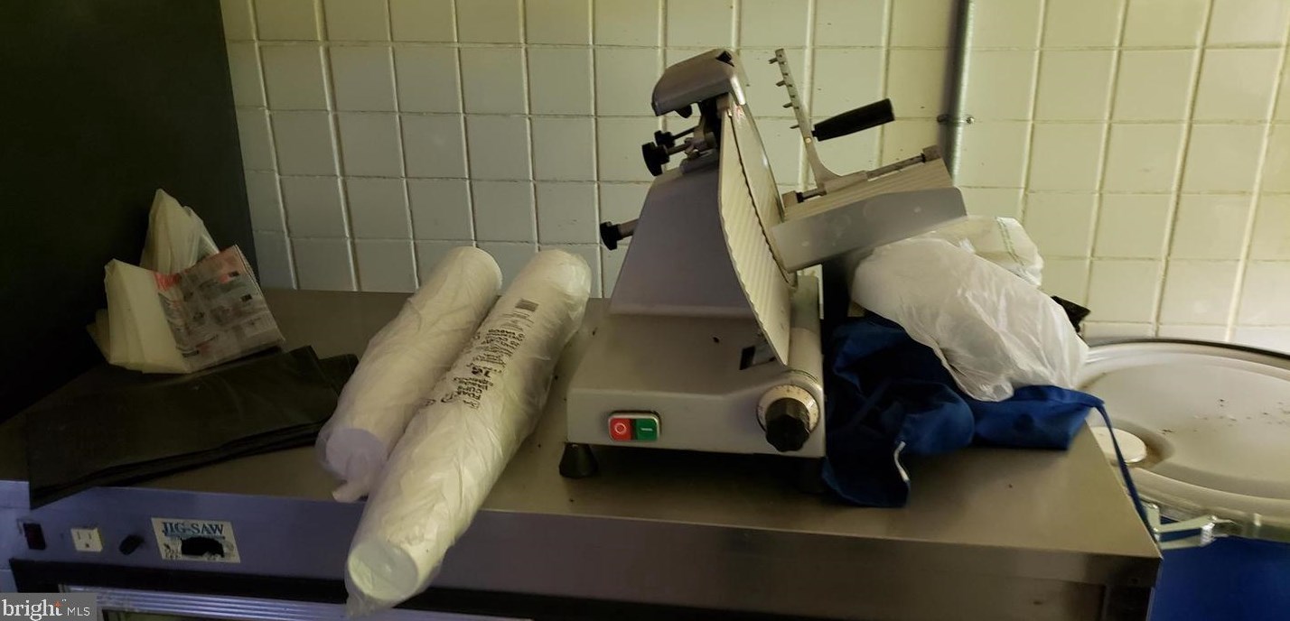 2838 Kensington Ave, Philadelphia PA 19134-1513 exterior