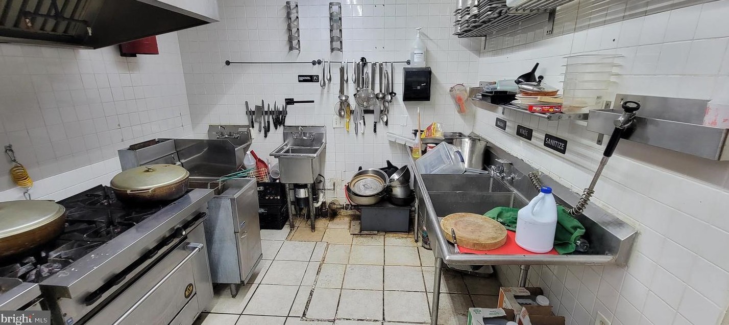 2838 Kensington Ave, Philadelphia PA 19134-1513 exterior