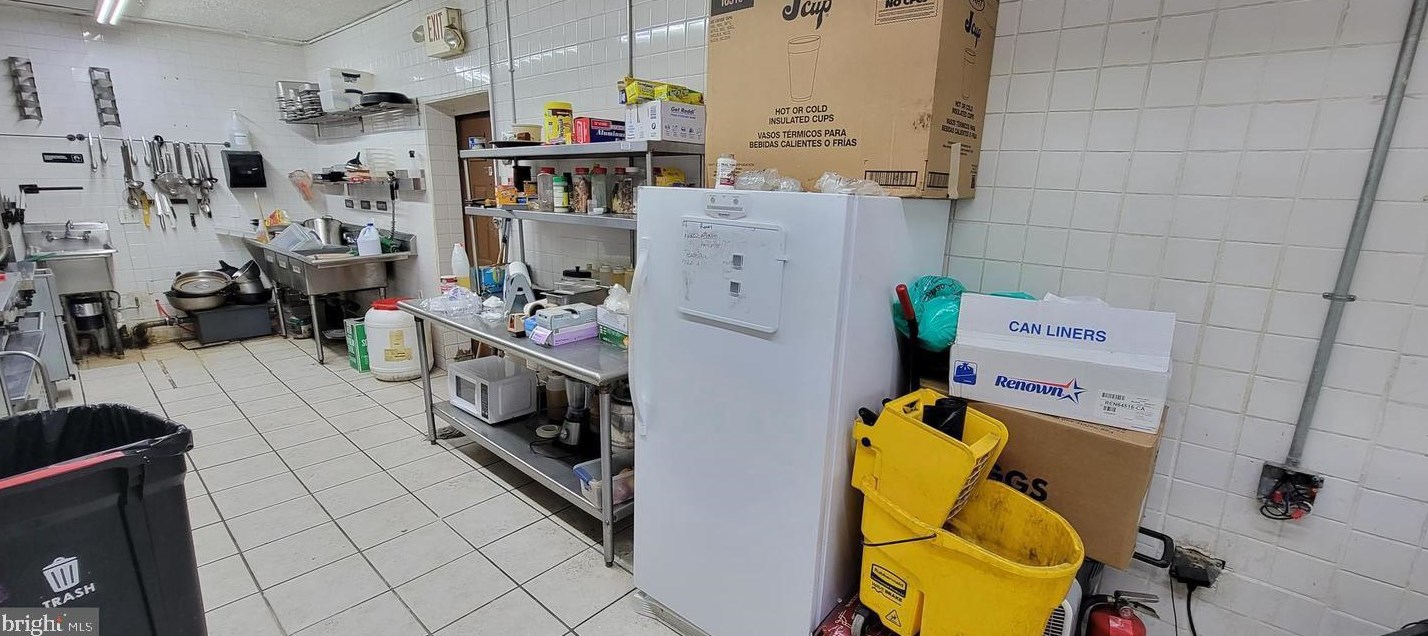 2838 Kensington Ave, Philadelphia PA 19134-1513 exterior