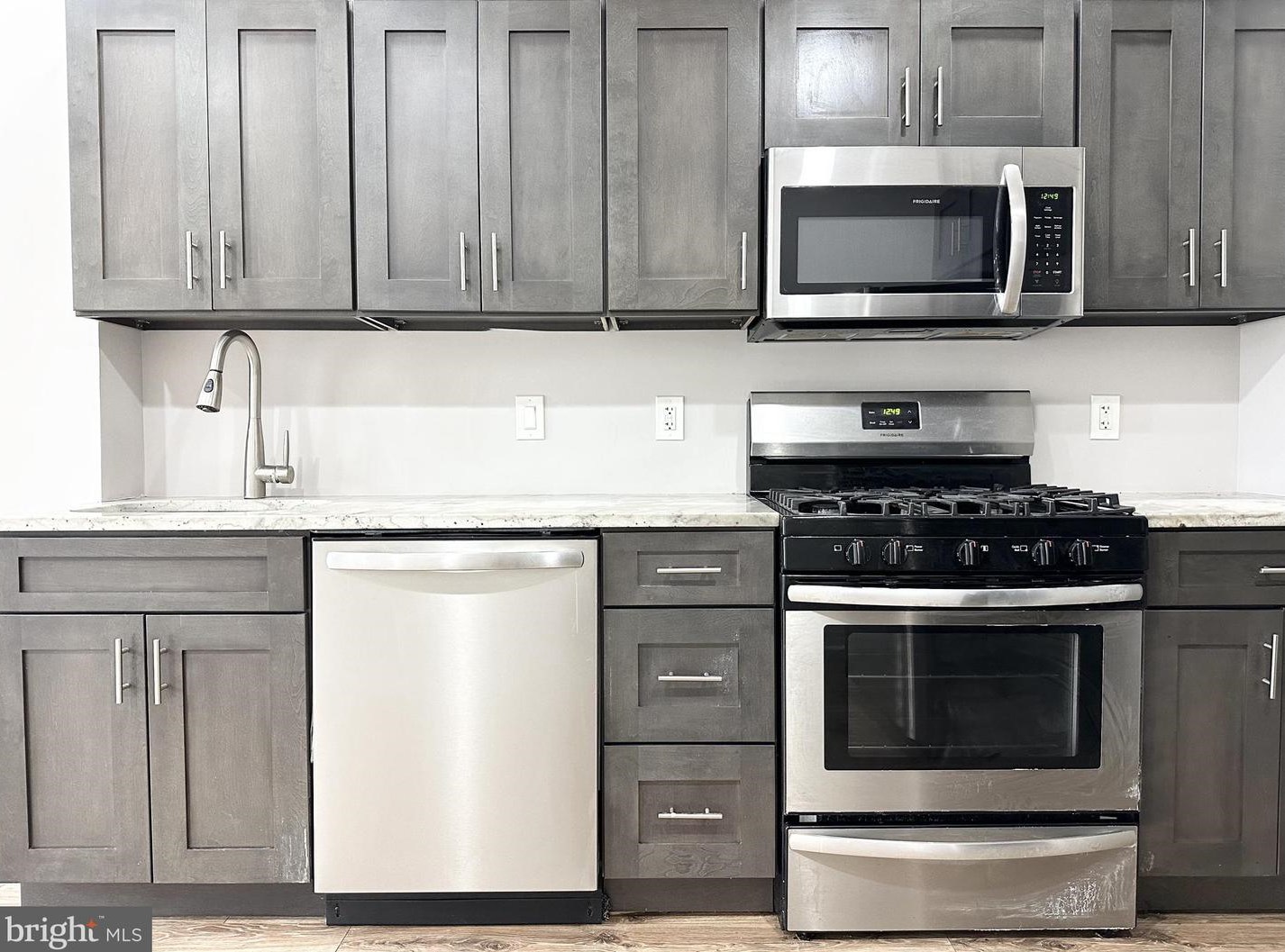 2053 Snyder Ave, Philadelphia PA 19148-2310 exterior