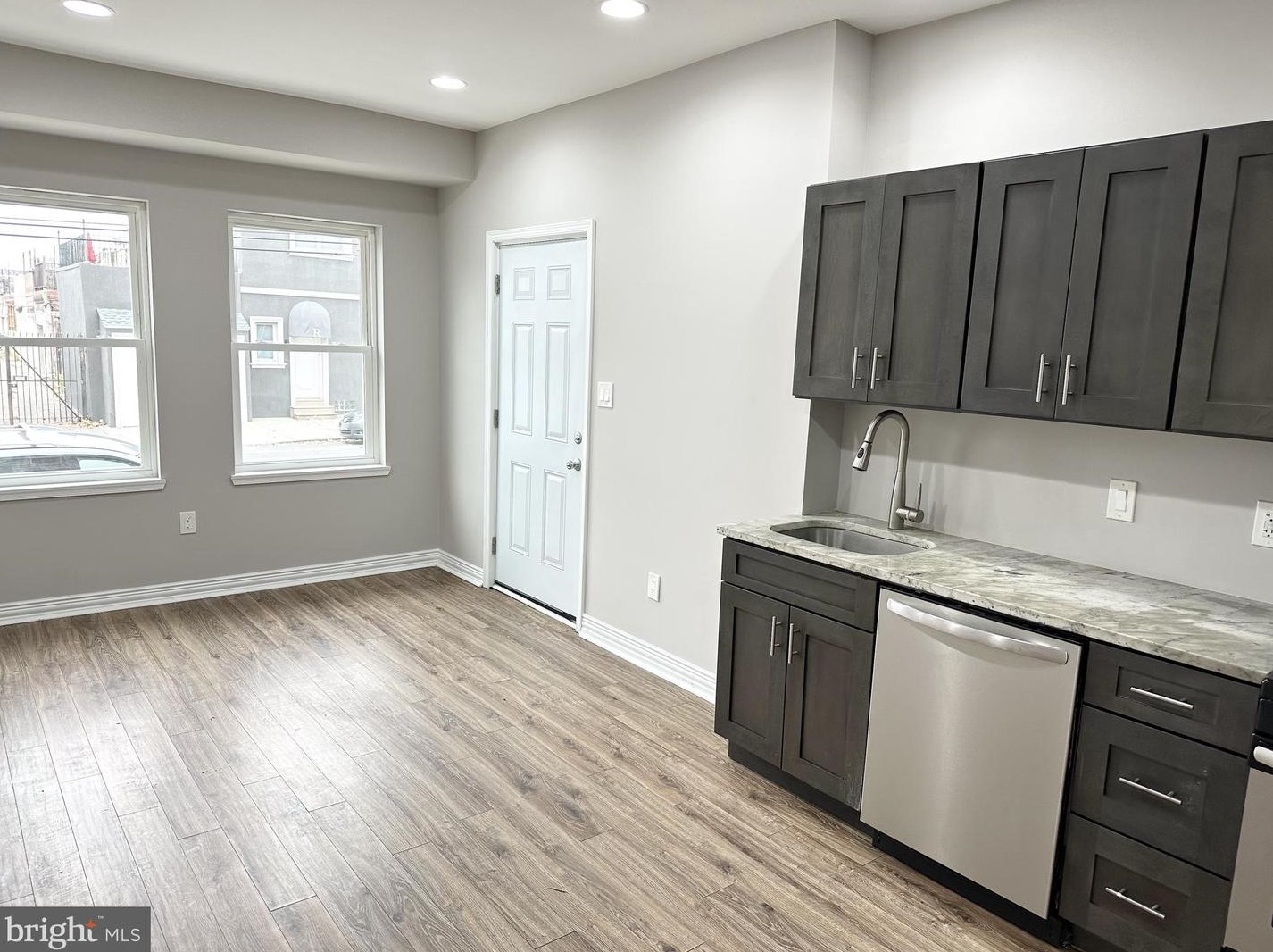 2053 Snyder Ave, Philadelphia PA 19148-2310 exterior