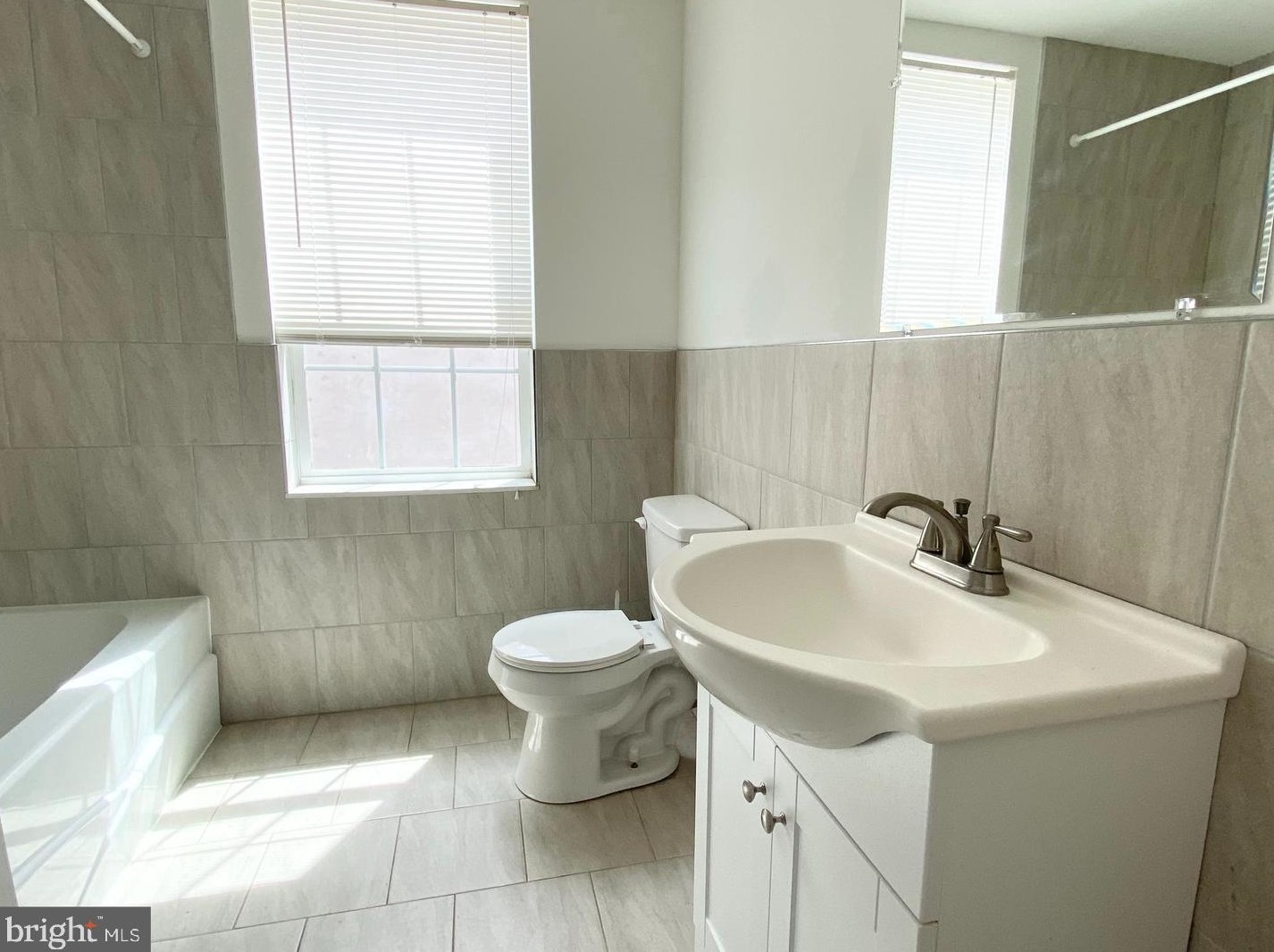 2053 Snyder Ave, Philadelphia PA 19148-2310 exterior