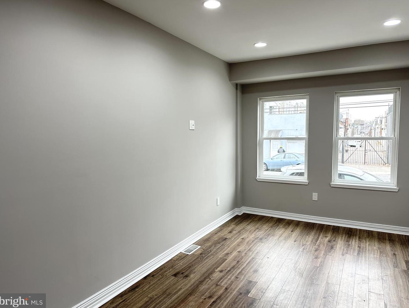 2053 Snyder Ave, Philadelphia PA 19148-2310 exterior