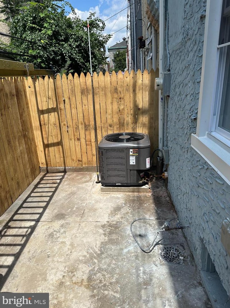 130 Dearborn St, Philadelphia PA  19139-2740 exterior