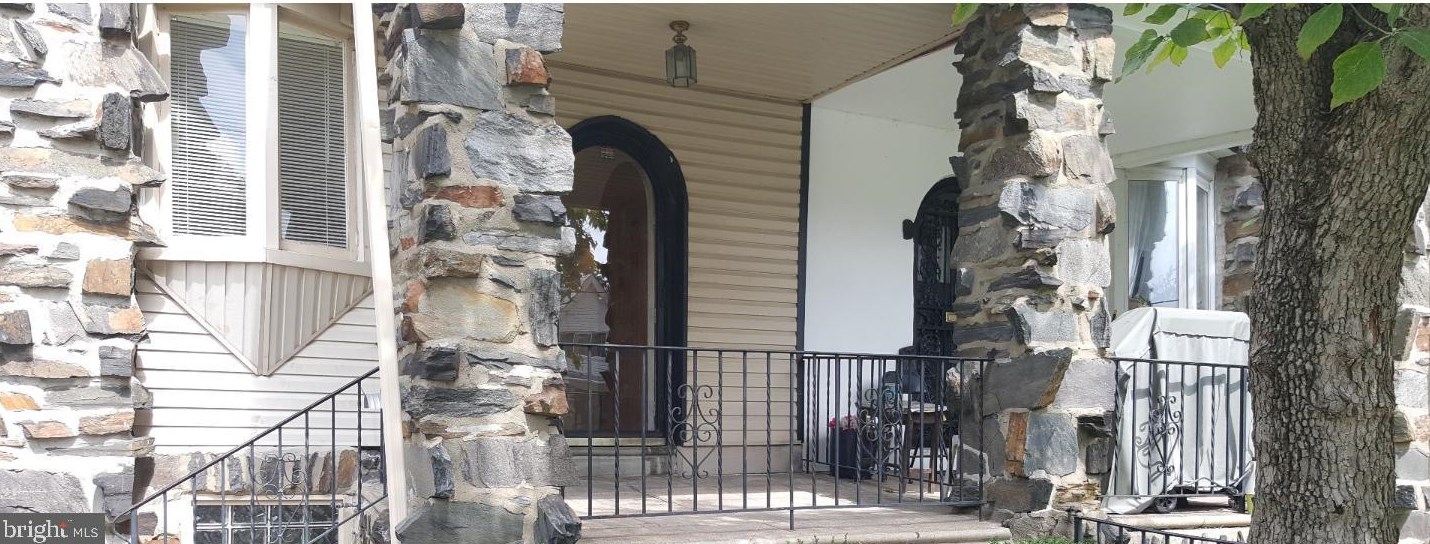 6637 Malvern Ave, Philadelphia PA  19151-2346 exterior