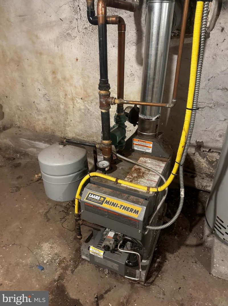 24 Farson St, Philadelphia PA 19139-2743 exterior