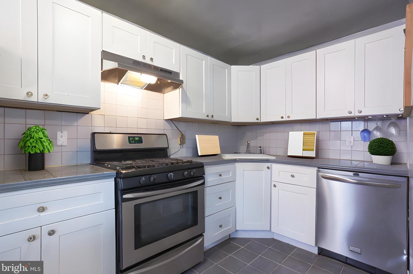 1355 Pennington Rd, Philadelphia PA 19151-2839 exterior