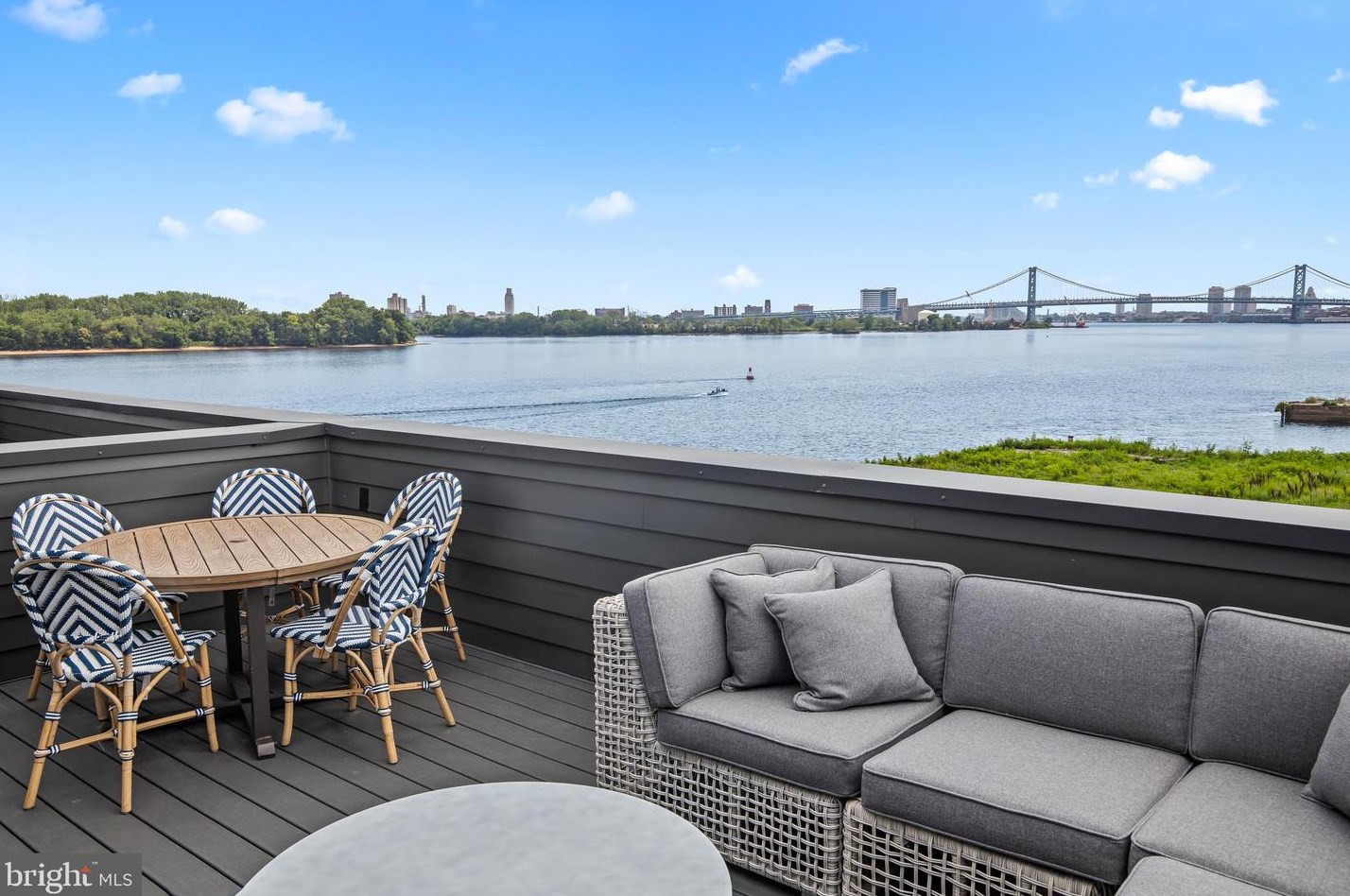 2001 Beach St, Philadelphia PA  19125-4331 exterior