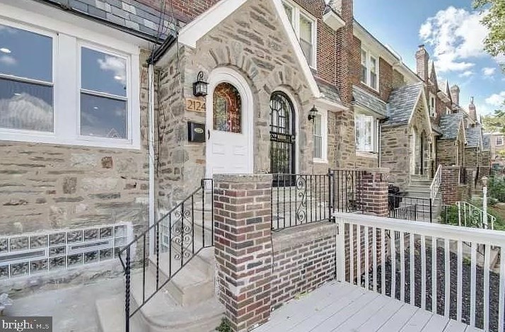 2124 Hobart St, Philadelphia PA  19131-3014 exterior