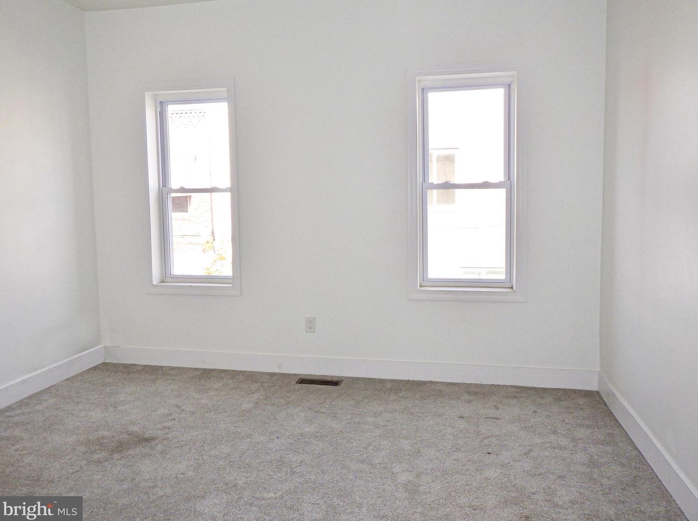 2124 Pierce St, Philadelphia PA 19148-1927 exterior