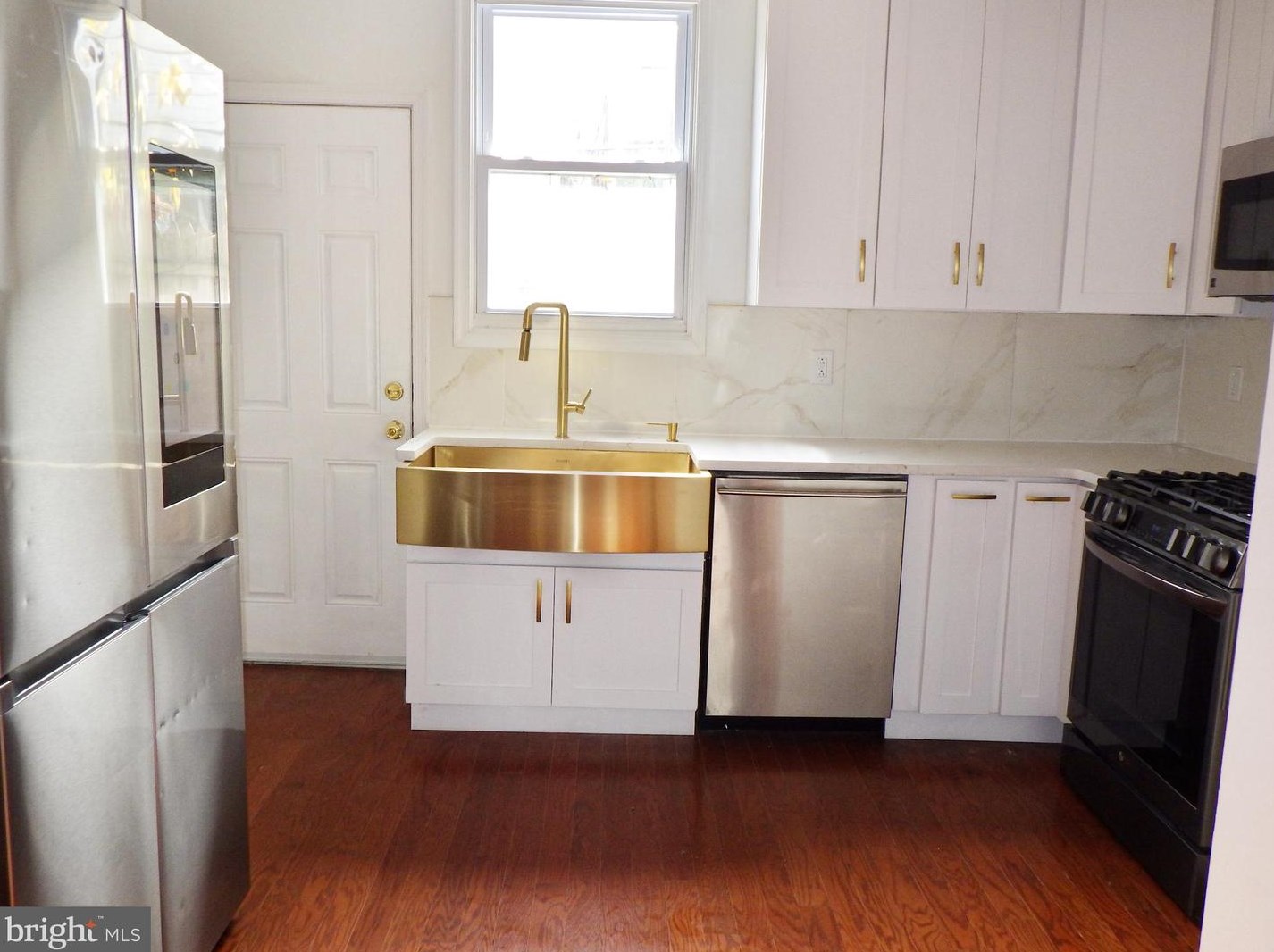 2124 Pierce St, Philadelphia PA 19148-1927 exterior