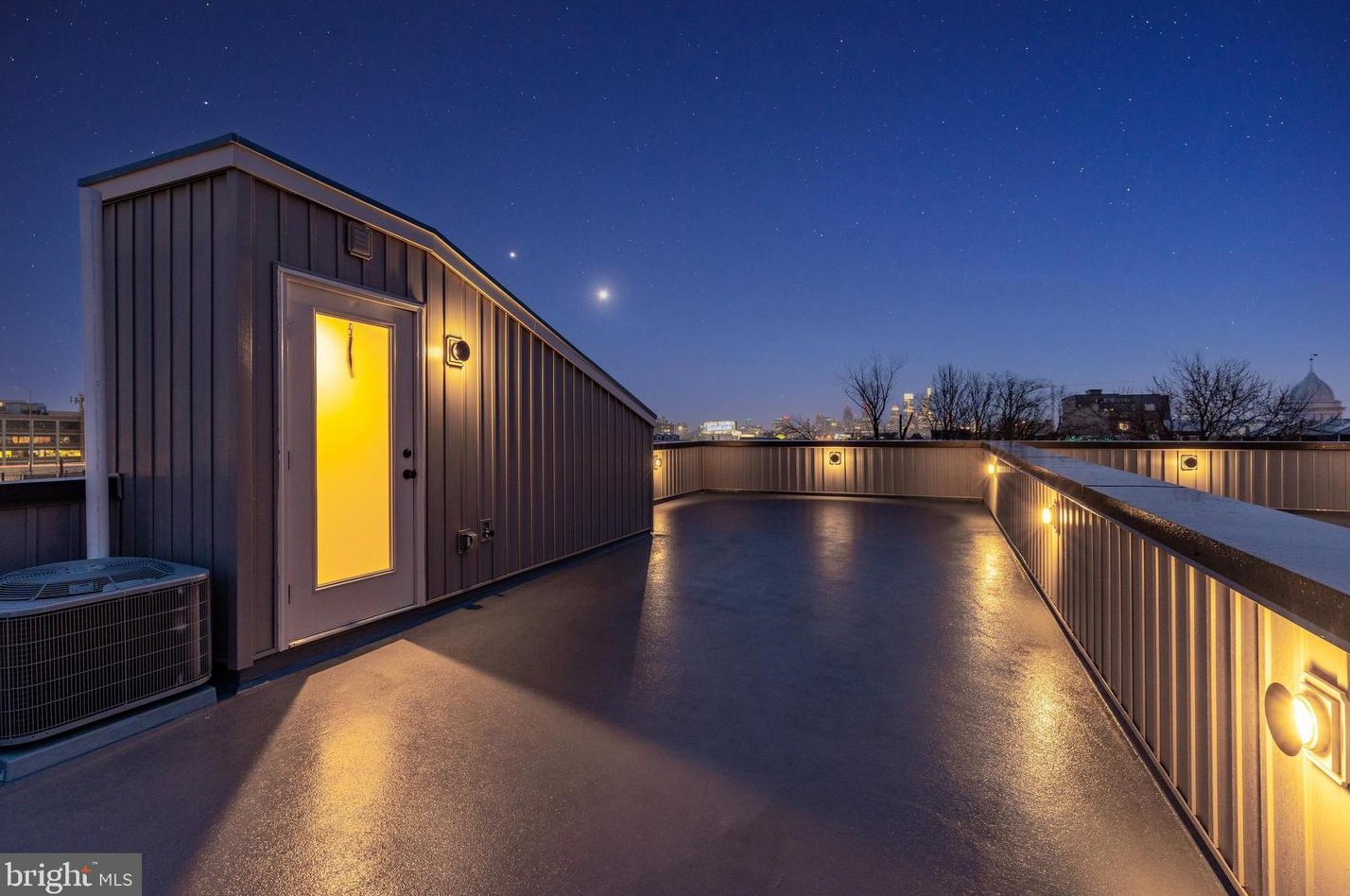 1113 Palmer St, Philadelphia PA 19125-2620 exterior