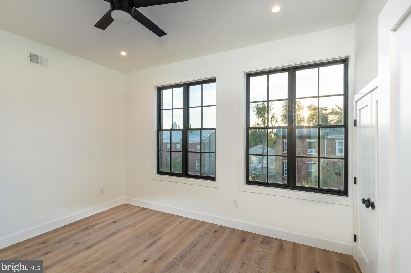 1113 Palmer St, Philadelphia PA 19125-2620 exterior