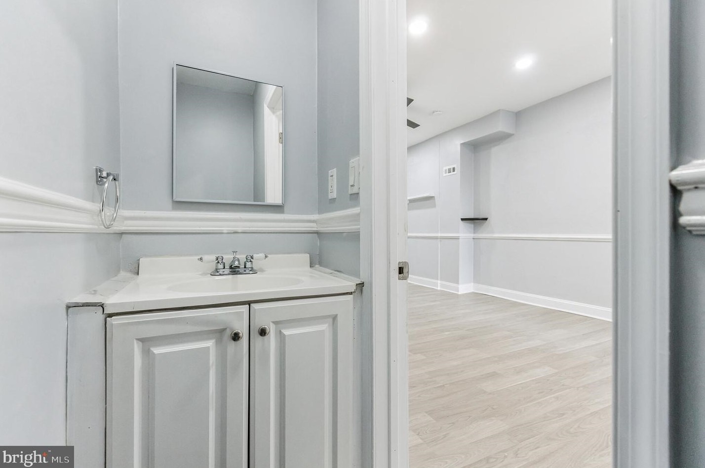 6212 Dickens Ave, Philadelphia PA 19142-3107 exterior