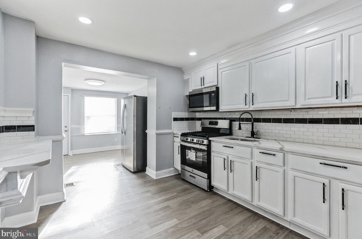 6212 Dickens Ave, Philadelphia PA 19142-3107 exterior