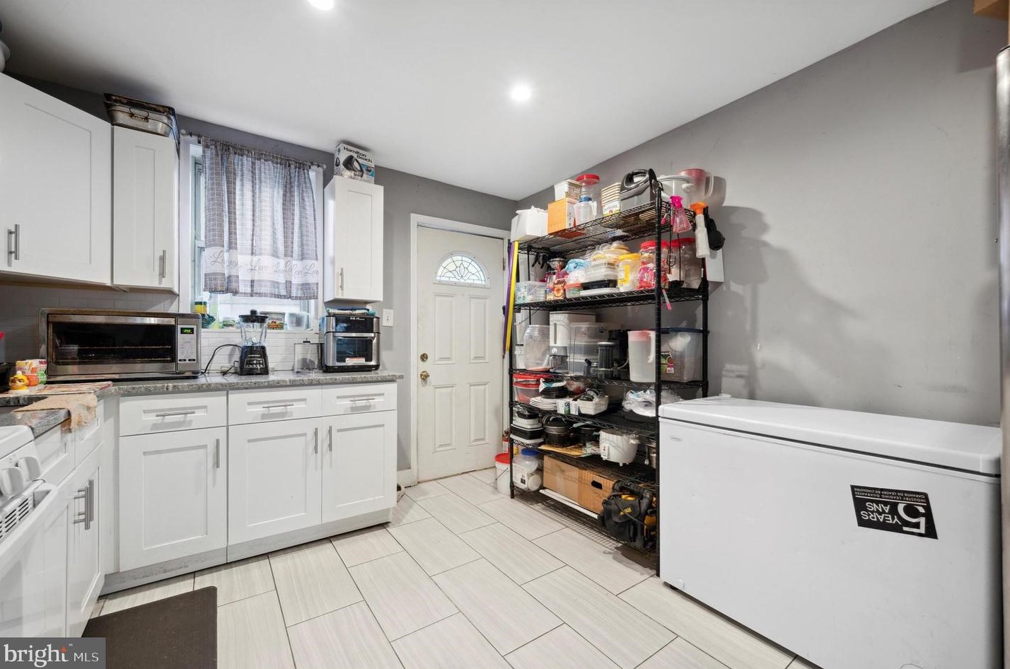 2023 Bambrey St, Philadelphia PA 19146-4405 exterior