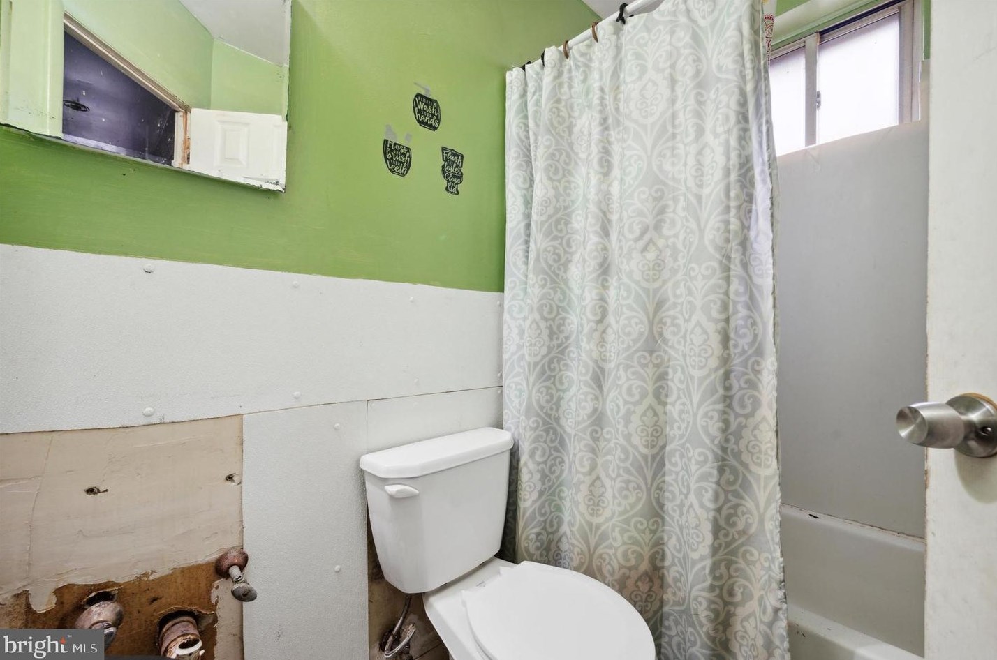 2023 Bambrey St, Philadelphia PA 19146-4405 exterior