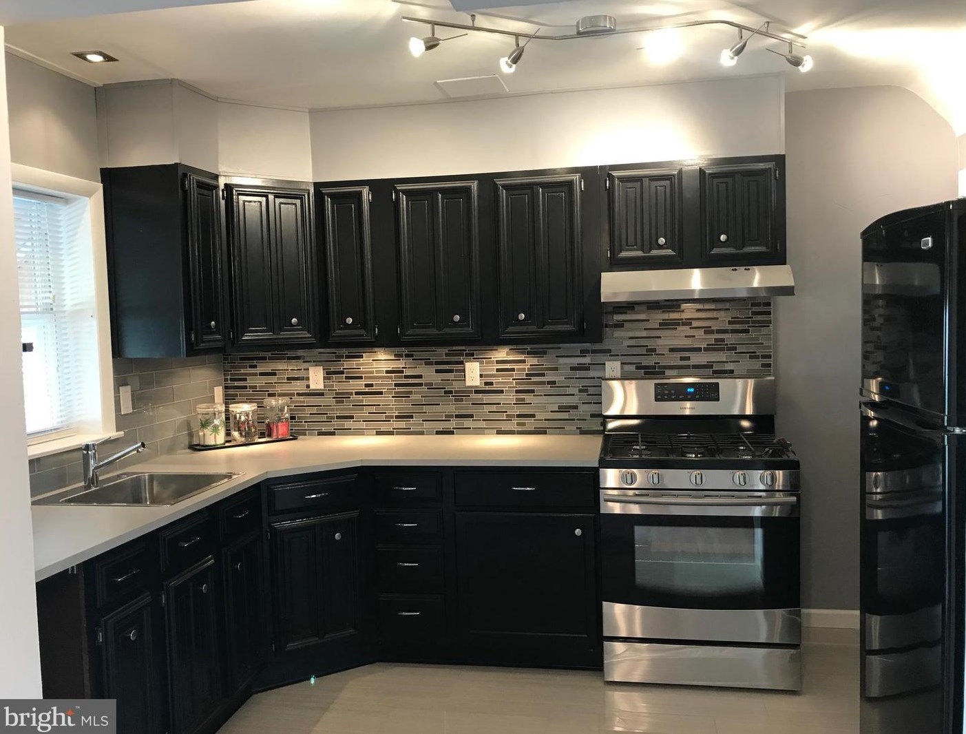 7207 Guyer Ave, Philadelphia PA  19153-2416 exterior