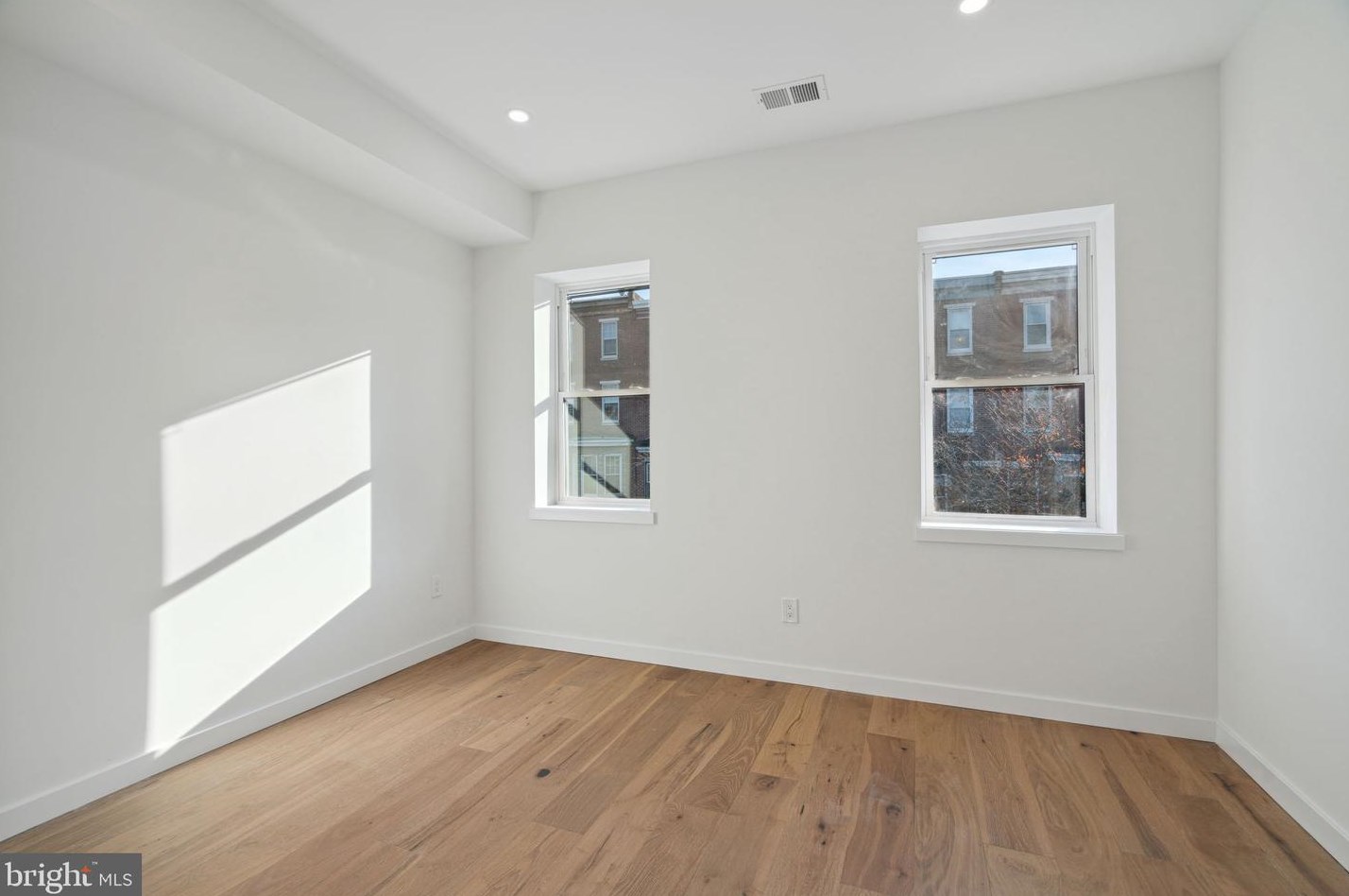 2943 Cambridge St, Philadelphia PA  19130-1115 exterior