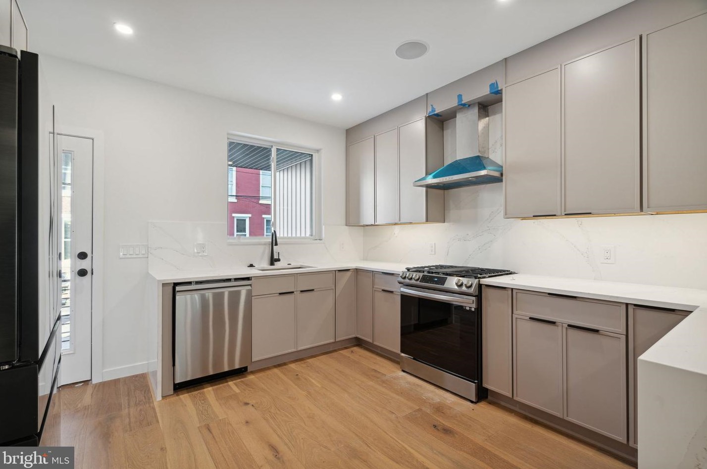 2943 Cambridge St, Philadelphia PA  19130-1115 exterior