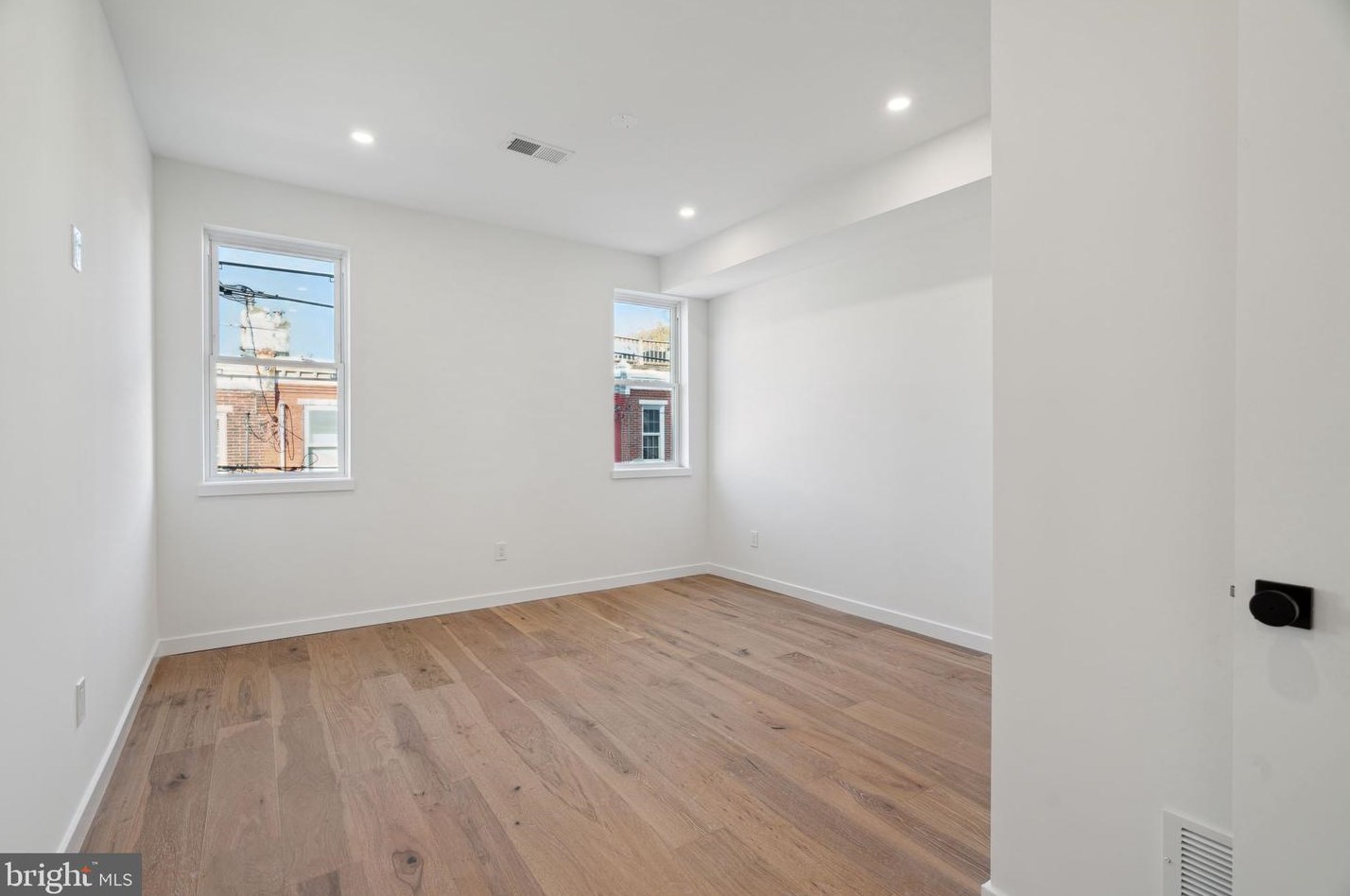 2943 Cambridge St, Philadelphia PA  19130-1115 exterior