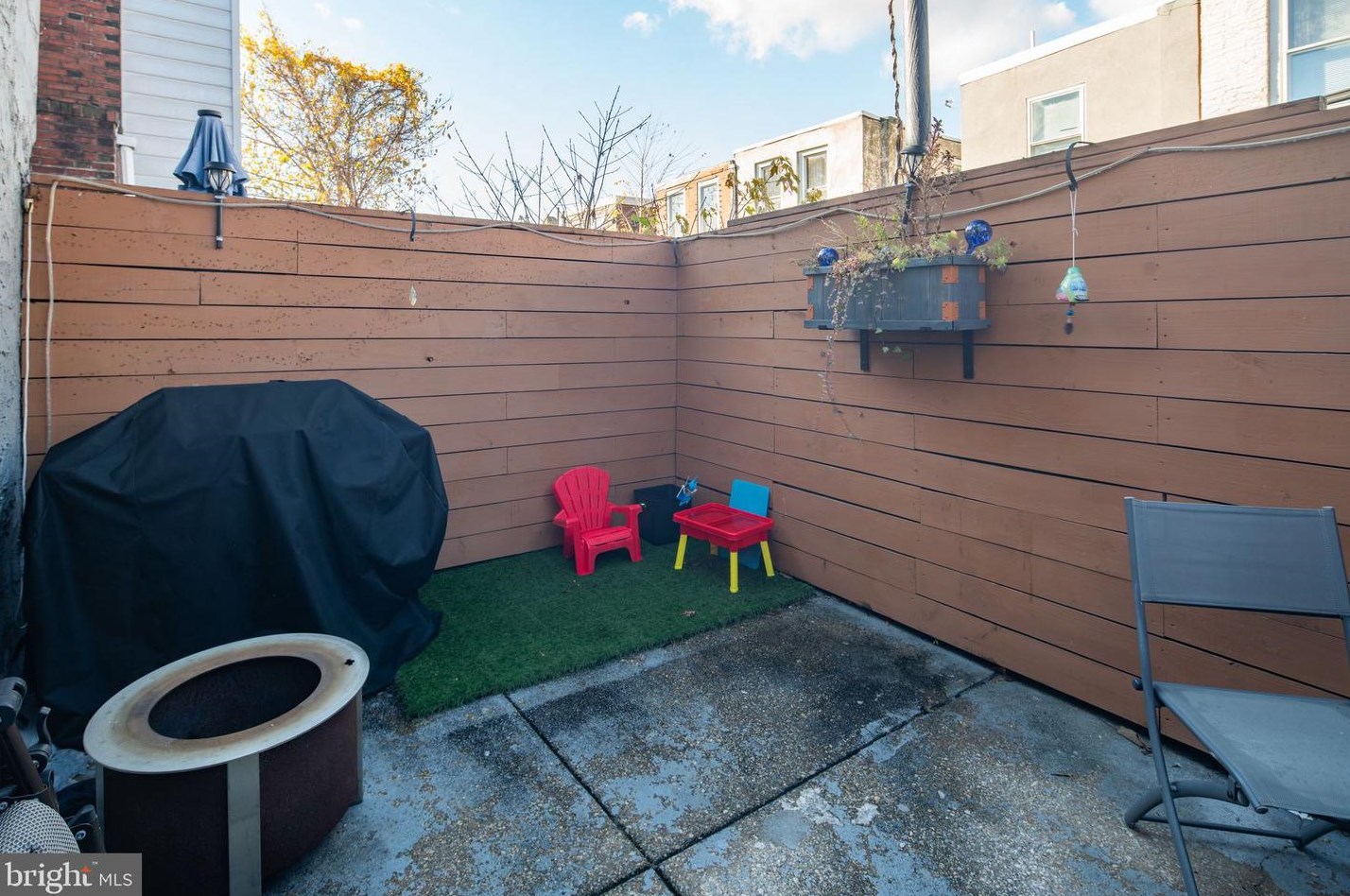 1436 Chadwick St, Philadelphia PA  19146-4729 exterior