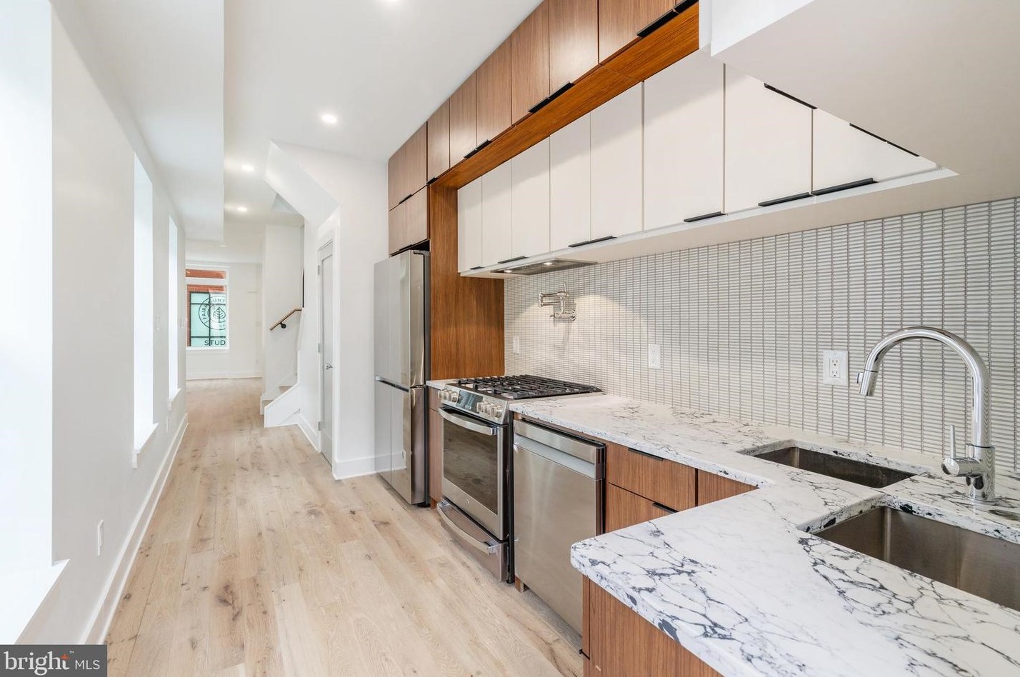 2616 Poplar St, Philadelphia PA  19130-1309 exterior