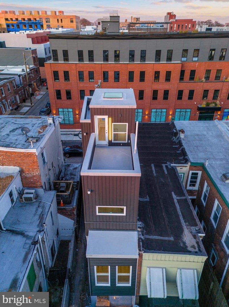 2616 Poplar St, Philadelphia PA  19130-1309 exterior