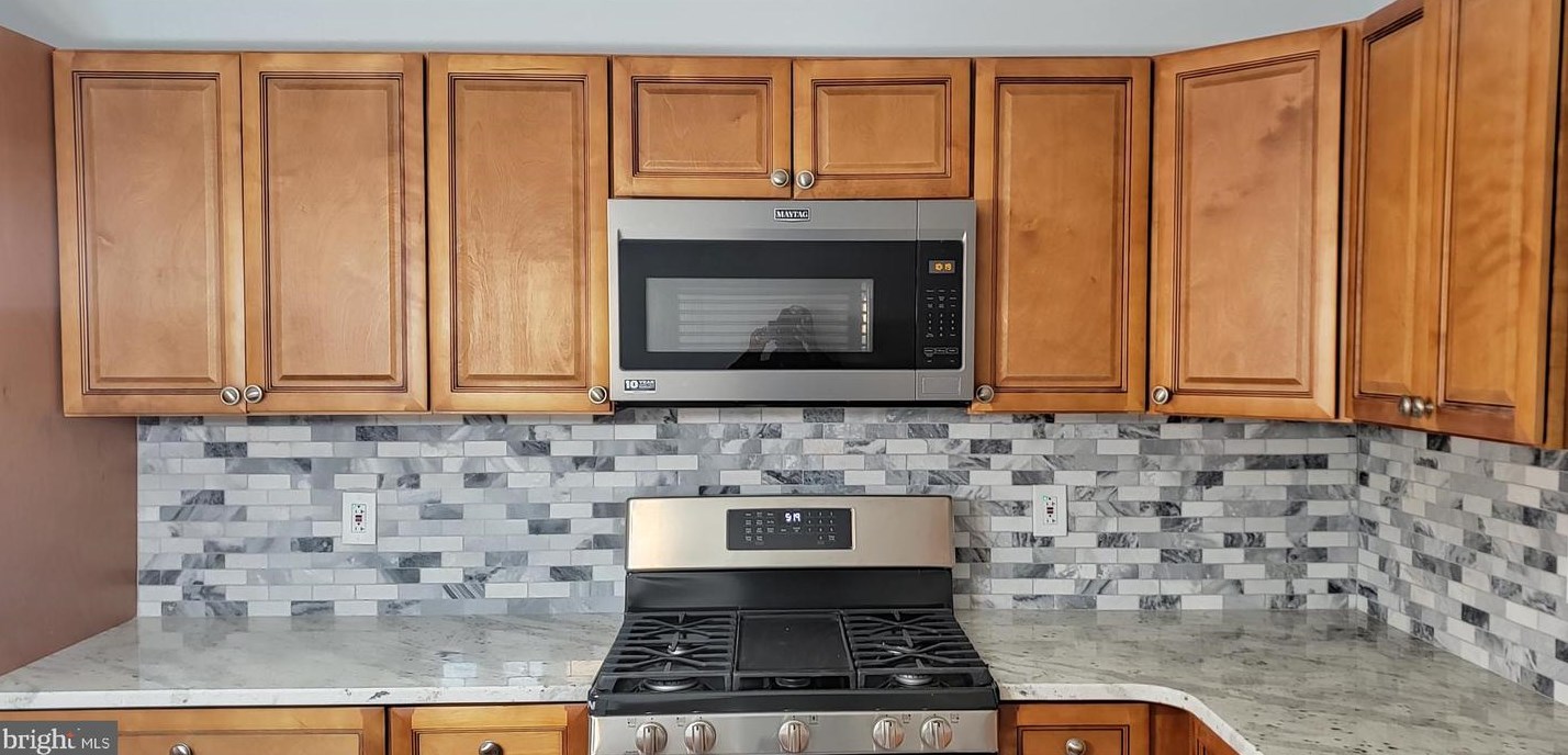 3825 J St, Philadelphia PA  19124-5405 exterior